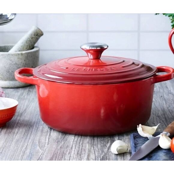 Le Creuset Enameled Cast Iron Signature Round 5.5QT Dutch Oven - Picture 1 of 14